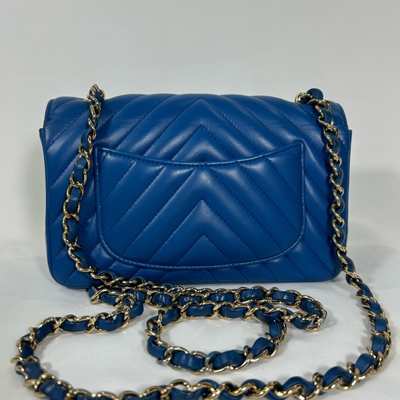 Chanel Classic Flap Mini - Picture 2 of 9